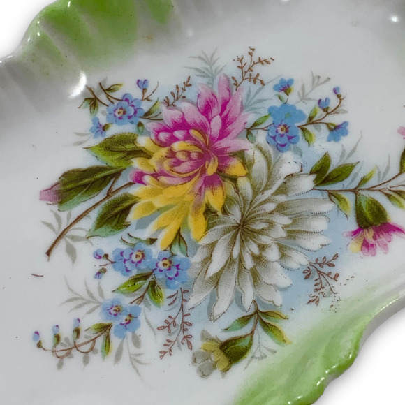 1940's Porcelain white and gold floral soap dish / jewelry tray - Picture 2 of 10